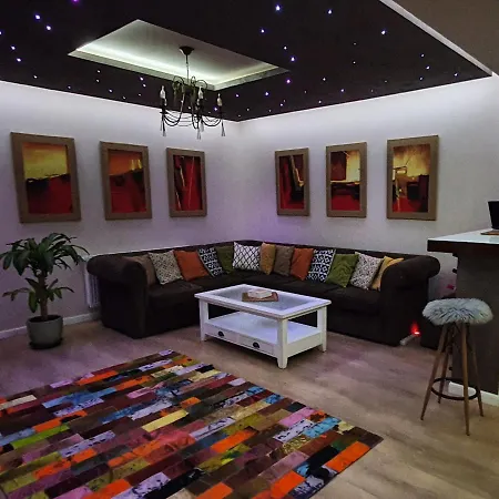Majestic Apartment *