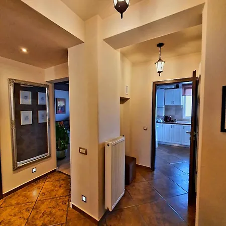 Majestic Apartment *