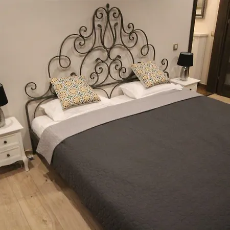 Majestic Residence *